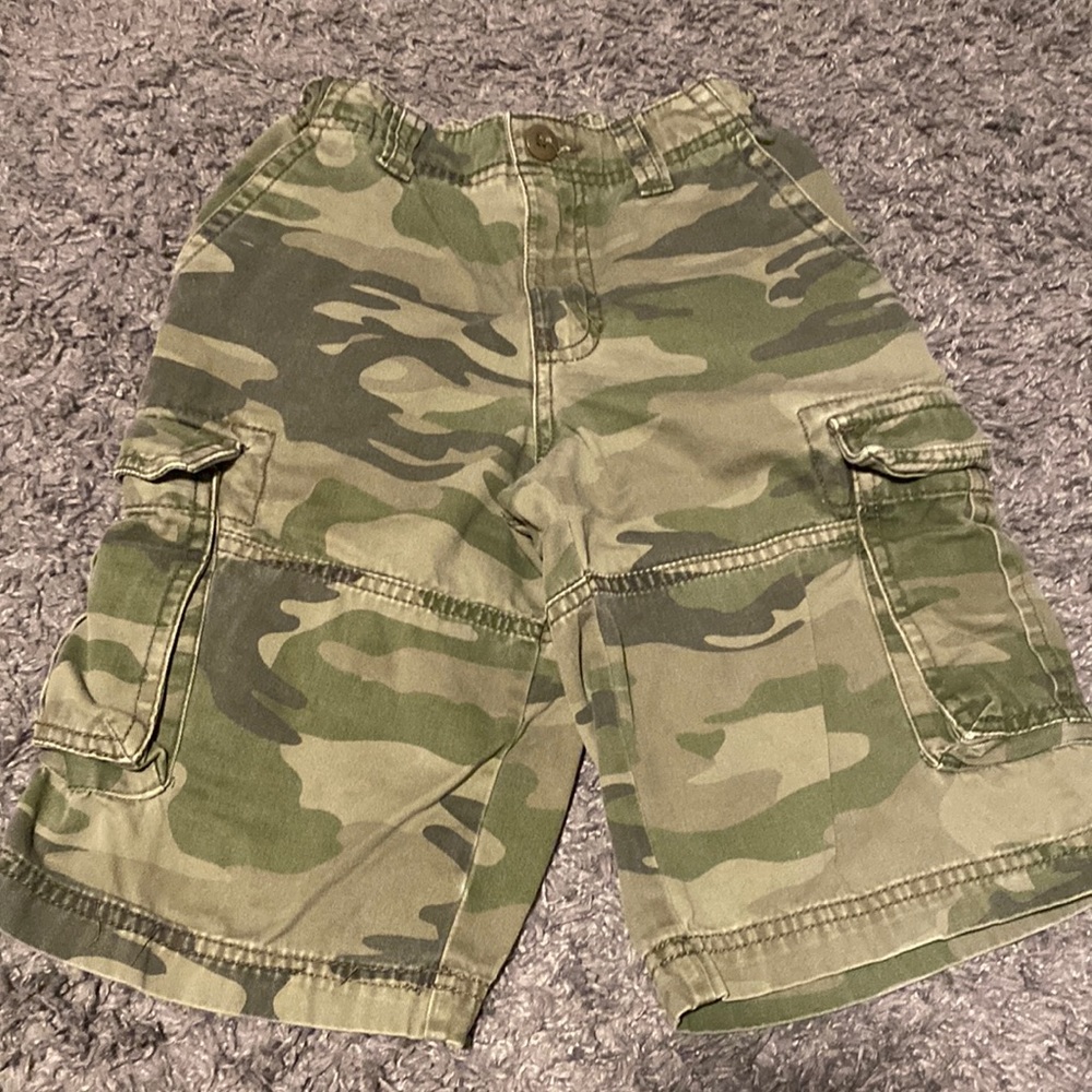 Boys size 8 Cherokee camo cargo shorts